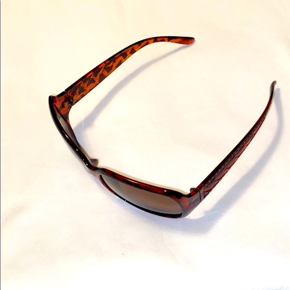 Ellen Tracy sunglasses - Picture 2 of 4